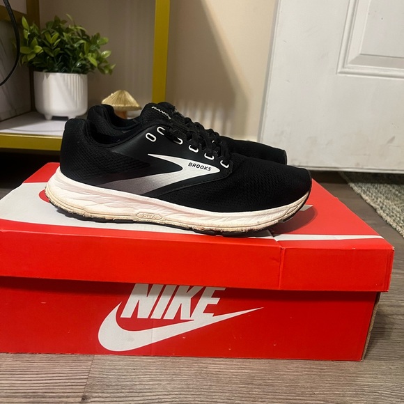 Brooks Women’s Range Black White 1203361B048 - Picture 3 of 6